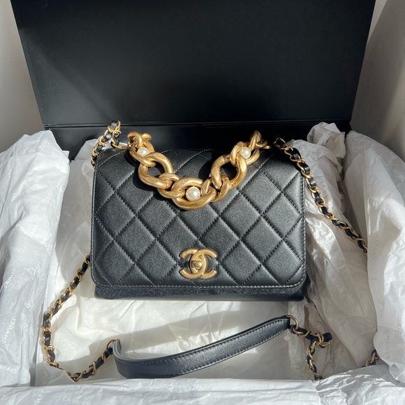 NEVER WORN CHANEL PEARL flap bag. VERY RARE - Picture 1 of 10